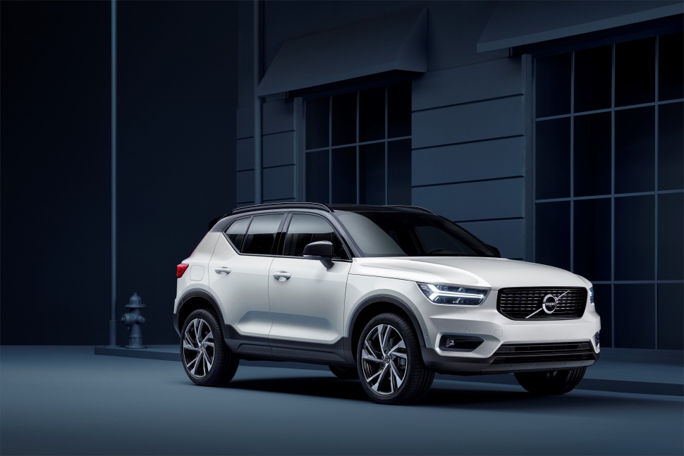 Specifications: Volvo XC40 2.0 B4 (197 Hp) Mild Hybrid AWD Automatic 2020, 2021